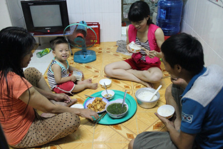 Gia đình tạm bợ Temporary Family